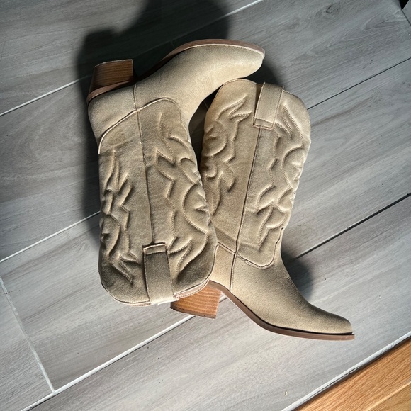 Beige cowgirl shoes - Picture 2 of 7